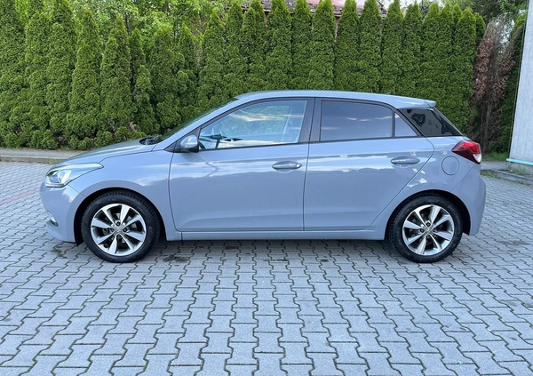 Hyundai i20 cena 35900 przebieg: 131000, rok produkcji 2015 z Stryków małe 497